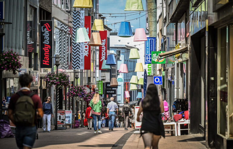 In der Limbecker Straße in Essen steht der Einzelhandel unter Druck. Verbraucher sind zurückhaltend.