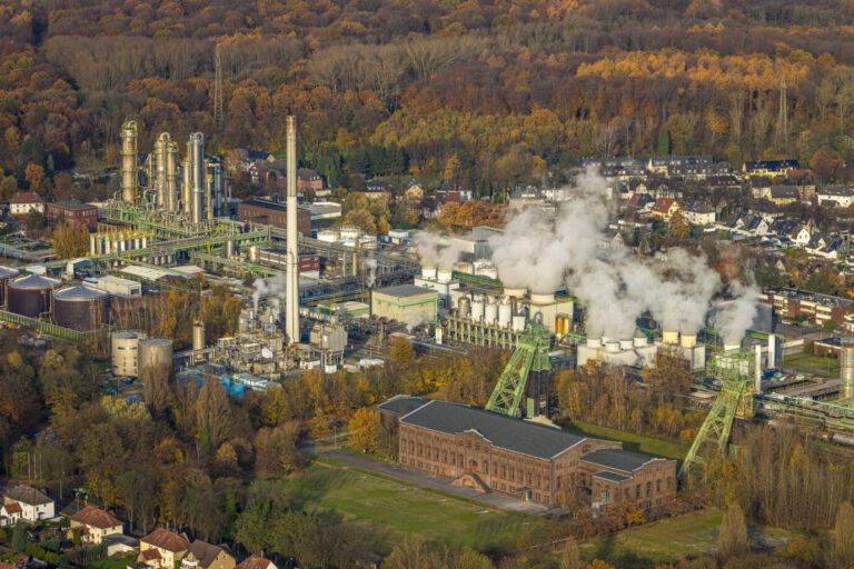 Luftbild eines Chemiewerks in Gladbeck. Die Deindustrialisierung schreitet großen Schrittes voran.