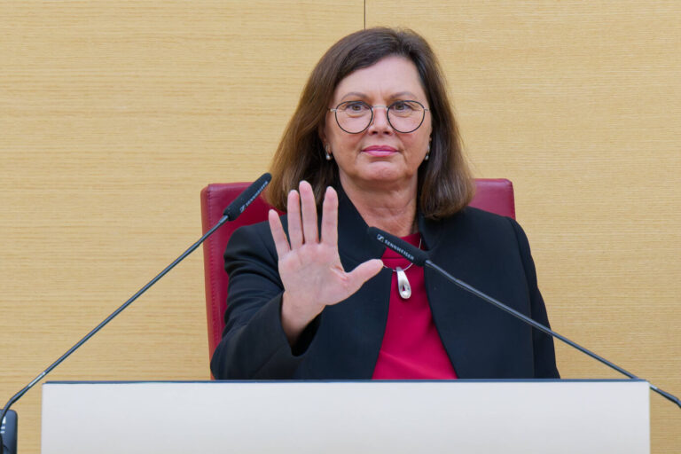 Bayerns Landtagspräsidentin Ilse Aigner (CSU): Verweigert einem AfD-Bundestagsabgeordneten die Einladung zum Sommerempfang ihres Landesparlaments. (Themenbild)