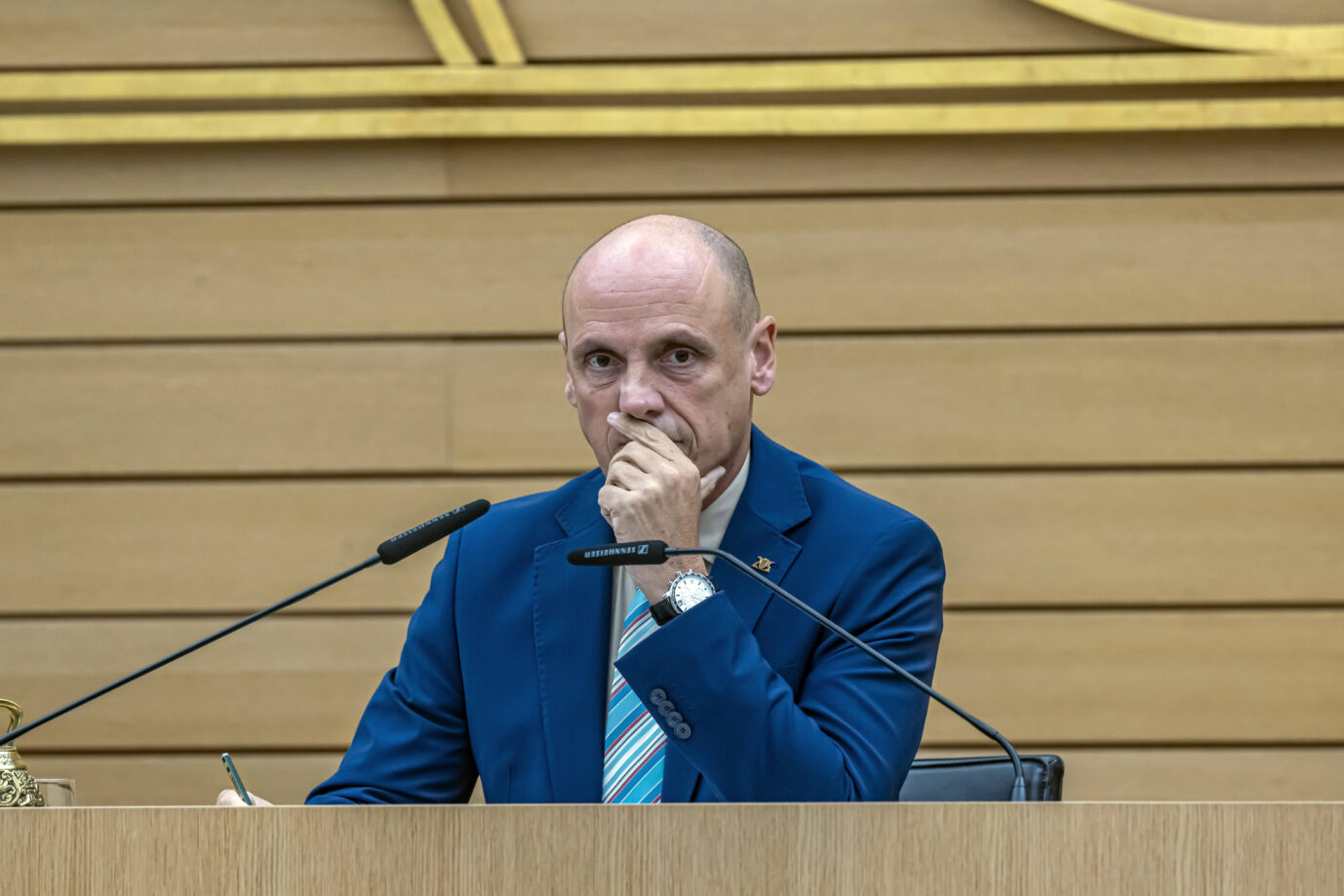 Landtagspräsident von Baden-Württemberg Daniel Born: Der SPDler gibt zu, ein Hakenkreuz auf einen Wahlzettel gemalt zu haben. Foto: IMAGO / Arnulf Hettrich