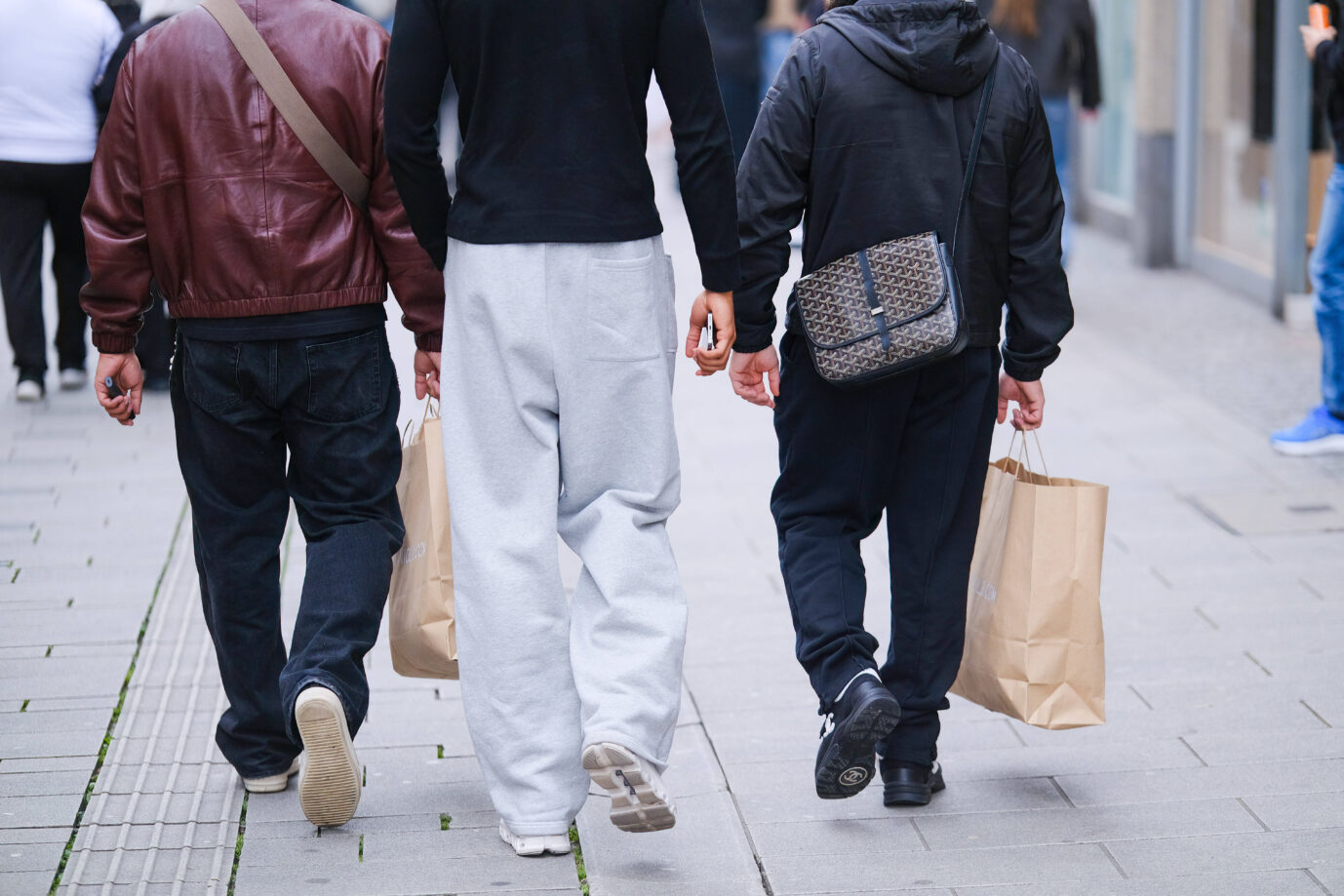 Jugendliche in der Düsseldorfer Innenstadt: Vornamen verraten wenig über das Bürgergeld. Foto: IMAGO / Michael Gstettenbauer