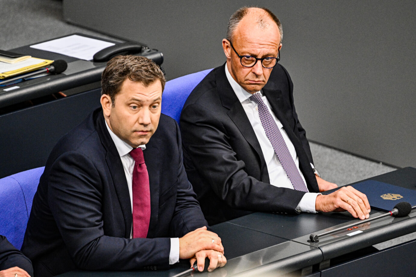 Das Bild zeigt Lars Klingbeil (SPD) und Friedrich Merz (CDU). Deutschland braucht Investitionen.