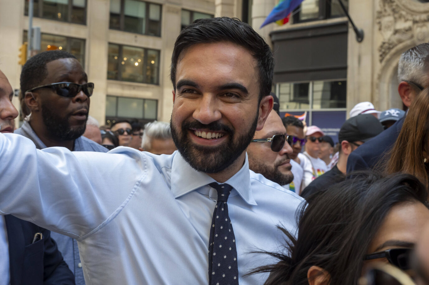 New Yorks Überraschungssieger bei der Vorwahl um das Amt des neuen Bürgermeisters, der linksradikale Demokrat Zohran Mamdani. Mamdani: Foto: IMAGO / Zuma Press Wire