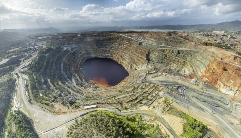Die Kupfermine in Spanien ist eines der bedeutendsten Förderanlagen der Welt.