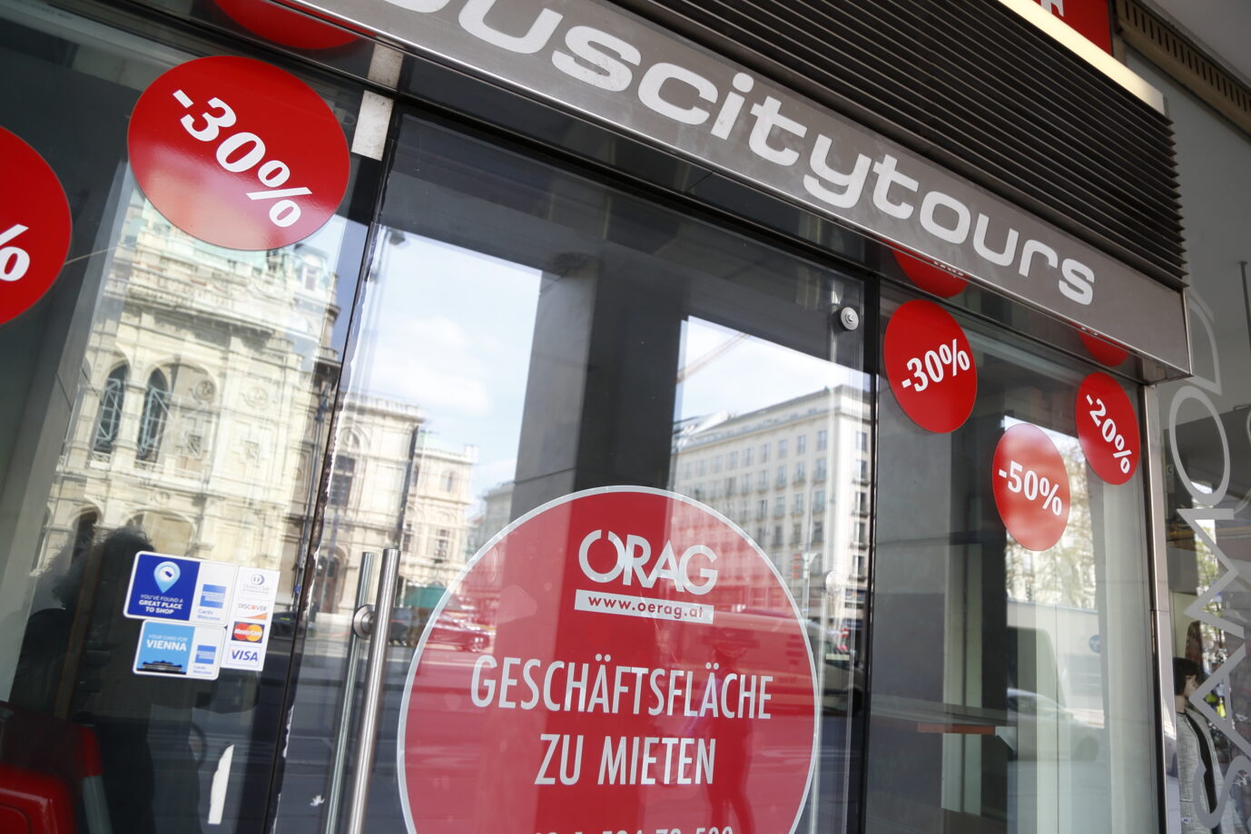 Österreichs Wirtschaft schwächelt, was zu Insolvenzen und Geschäftschließungen führt.