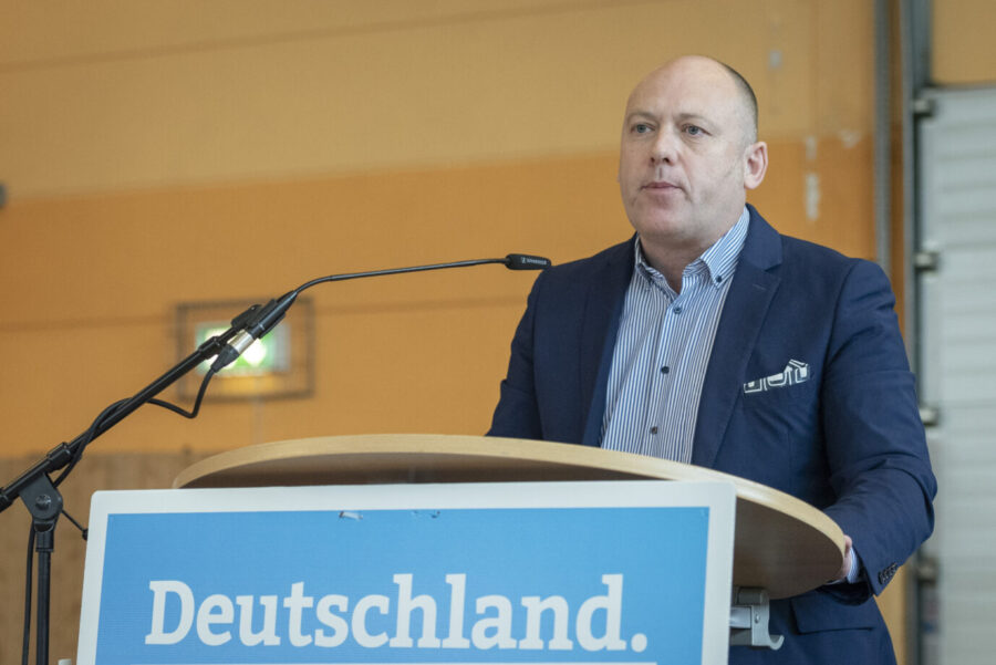 Zum Landesparteitag trifft sich am Sonntag (04.07.2021) die AfD-Saar im Sportzentrum in Homburg Erbach. Grovüen Diskussionsberdarf gibt es unter anderem um den Zustand der AfD Stadtratsfraktion Saarbrvºcken. Im Bild: Joachim Paul als Vertreter der Bundespartei. Darf in Ludwigshafen nicht antreten.