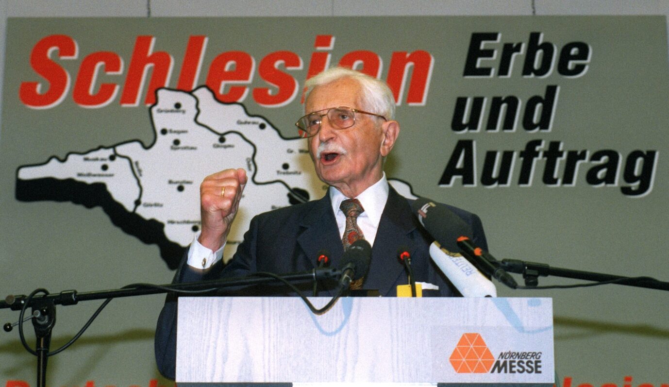 Der Vorsitzende der Landsmannschaft der Schlesier, Herbert Hupka, setzte sich auch für die Versöhnung mit Polen ein.