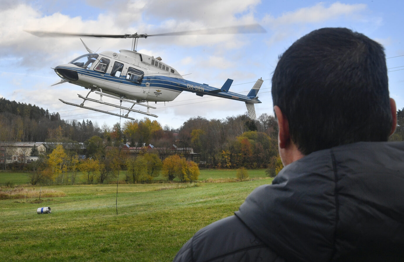Mit einem Hubschrauber vom Typ Bell 206L3 sollte die Flucht über den Eisernen Vorhang gelingen (Symbolbild).