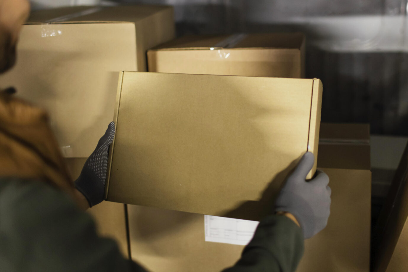 Zusteller. Auf de Route des Palästinensers verschwanden auffällig viele Pakte. Die Post ging der Sache auf den Grund. Symbolbild: picture alliance / imageBROKER | Oleksandr Latkun