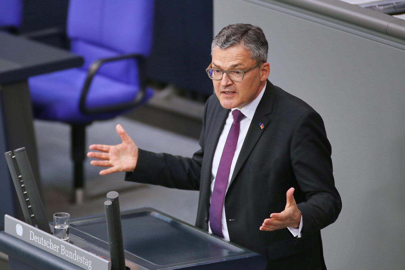 Berlin, Deutschland: Deutscher Bundestag: 10. Bundestagssitzung: Roderich Kiesewetter, CDU