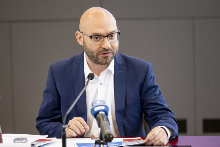 AfD. Will diese Woche zum Bericht Stellung beziehen: René Wilke (parteilos), Innenminister von Brandenburg. Foto: picture alliance/dpa | Fabian Sommer