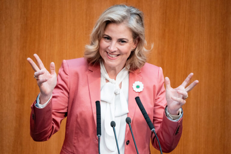 Bekommt ihr Ministerium nicht aus den Negativ-Schlagzeilen: Östereichs Außenministerin Beate Meinl-Reisinger (Neos). Foto: picture alliance / GEORG HOCHMUTH / APA /