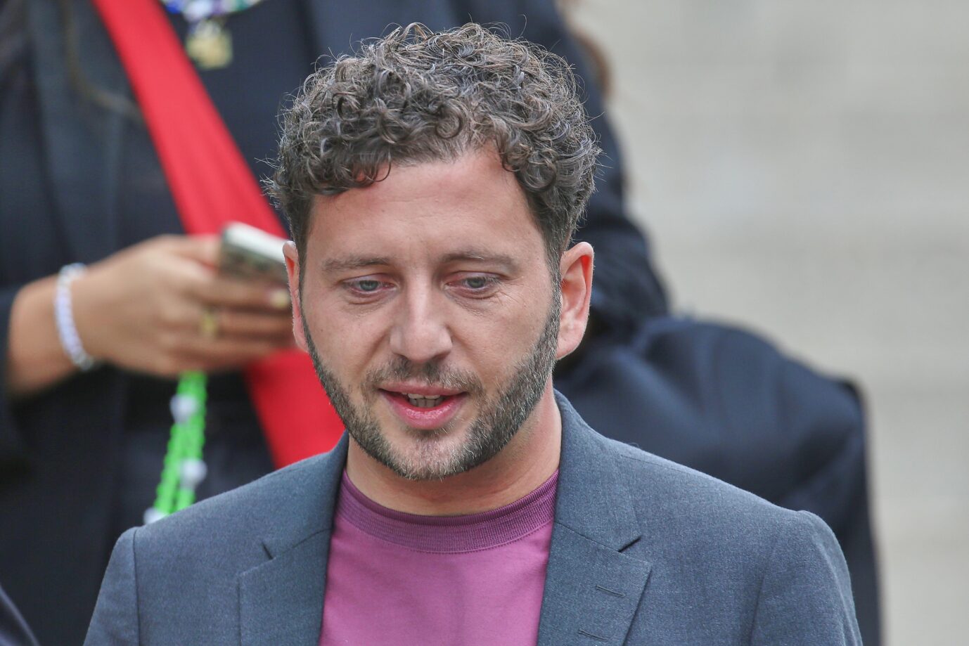 Grünen-Chef Felix Banaszak nach der ungestörten Aufzeichnung der Sendung. Foto: picture alliance / dts-Agentur