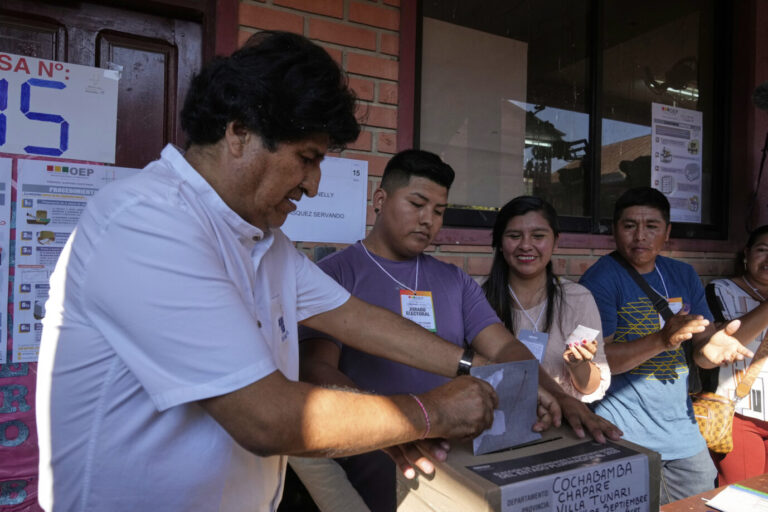 Evo Morales bei der Stimmabgabe: Seine Zeit als Machthaber in Bolivien ist vorbei.