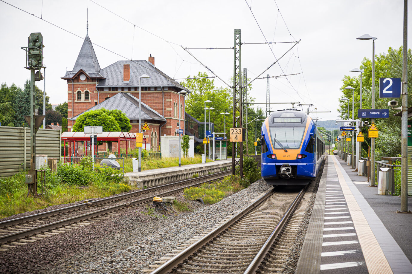 Im Bahnhof Friedland soll ein Iraker ein 16jähriges Mädchen vor einen Zug gedrängt haben.