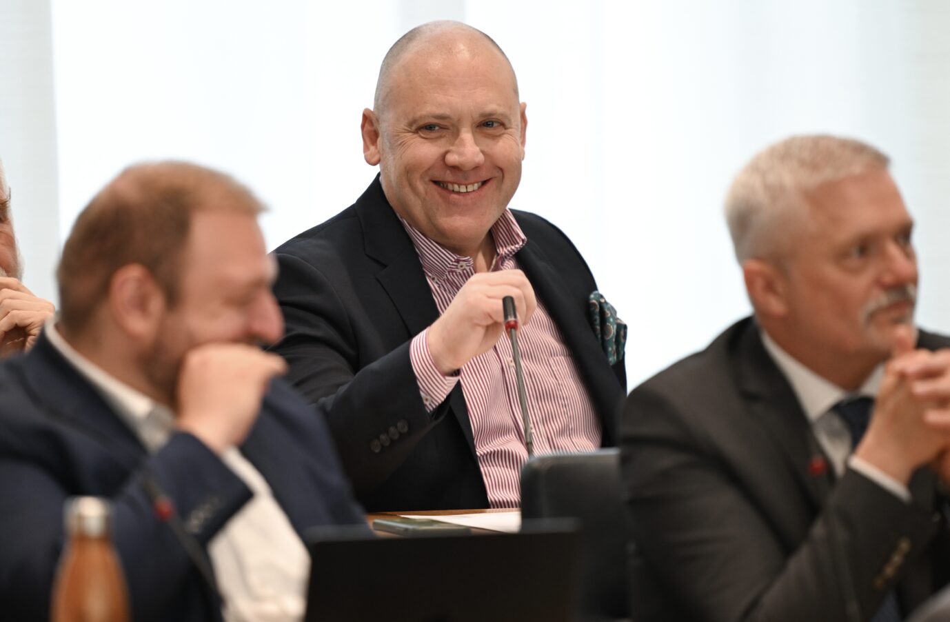 Der AfD-Landtagsabgeordnete Joachim Paul neben seinen Fraktionskollegen im Plenarsaal von Rheinland-Pfalz: Er darf nicht als Oberbürgermeister in Ludwigshafen kandidieren. Foto: picture alliance/dpa | Arne Dedert