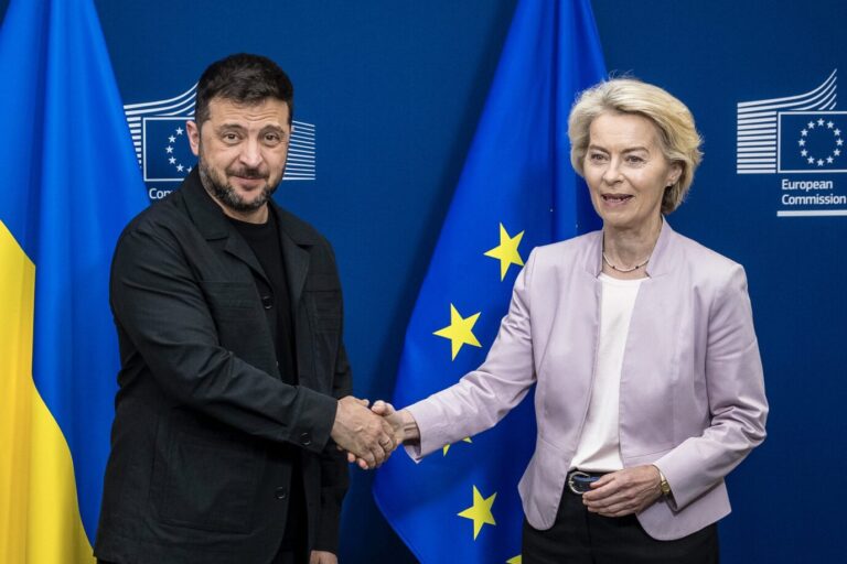 Der ukrainische Präsident Wolodymyr Selenskyj und EU-Kommissionschefin Ursula von der Leyen: Fordern einen „gerechten“ Deal von Trump und Putin. (Themenbild)