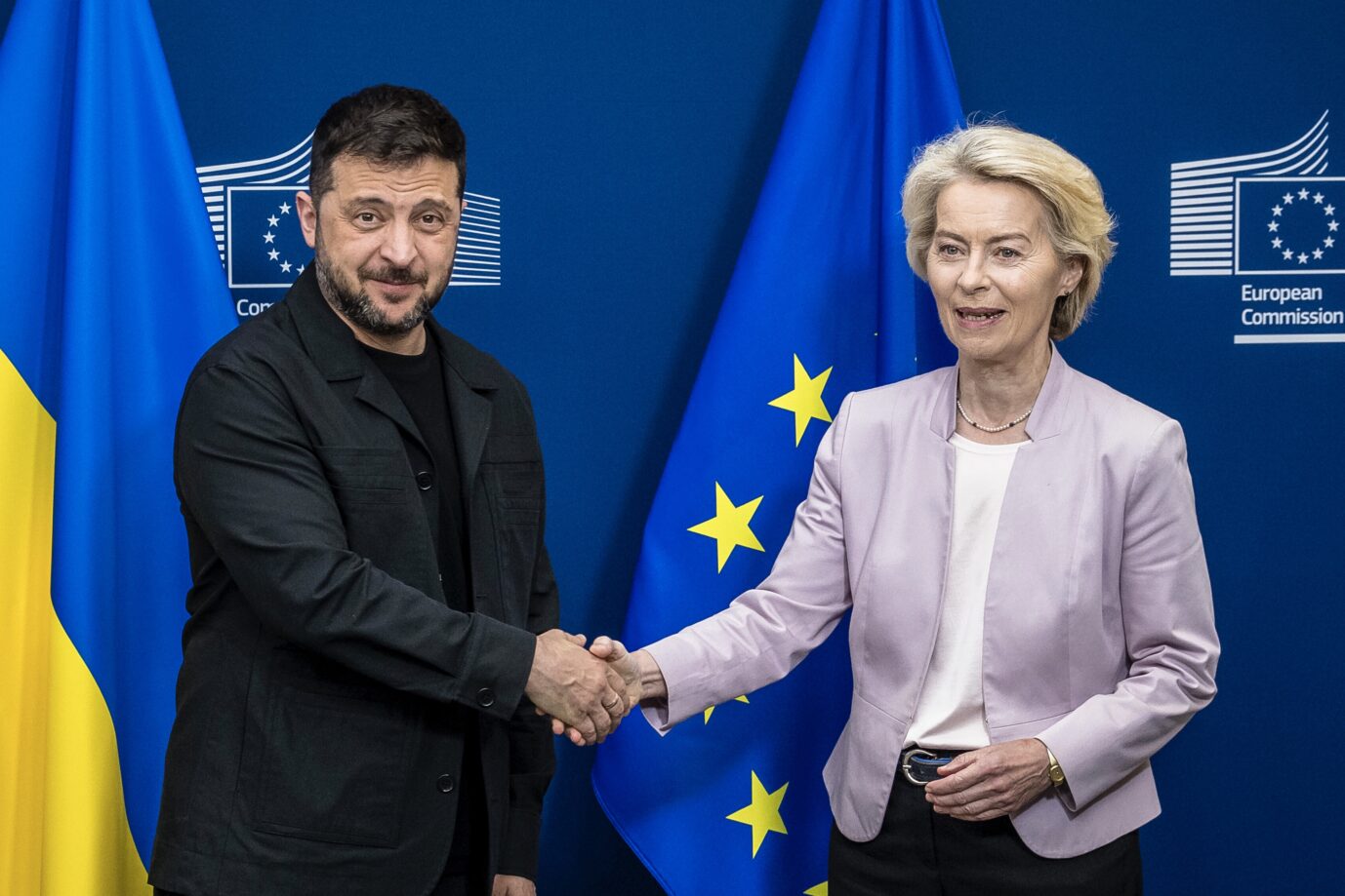 Der ukrainische Präsident Wolodymyr Selenskyj und EU-Kommissionschefin Ursula von der Leyen: Fordern einen „gerechten“ Deal von Trump und Putin. (Themenbild)