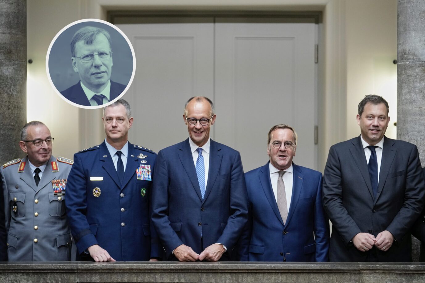 Rom (von links nach rechts): Bundeswehr-Generalinspekteur Carsten Breuer, NATO-Generalstabschef Alexus Grynkewich, Bundeskanzler Friedrich Merz, Verteidigungsminister Boris Pistorius und Finanzminister Lars Klingbeil posieren für ein Gruppenfoto vor der Kabinettssitzung im Verteidigungsministerium in Berlin, Deutschland, am Mittwoch, den 27. August 2025. (AP Photo/Ebrahim Noroozi). Wollen sie den Krieg?