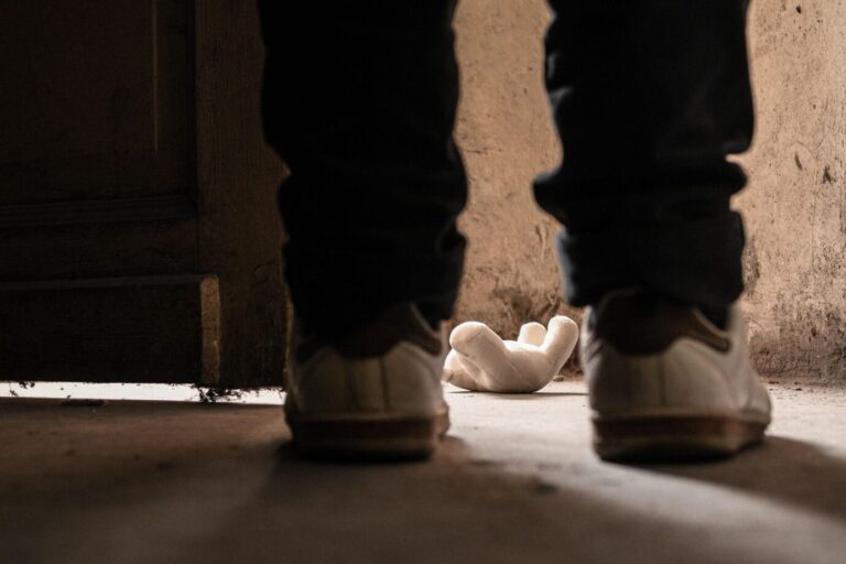 Das Foto soll Kindesmißbrauch symbolisieren