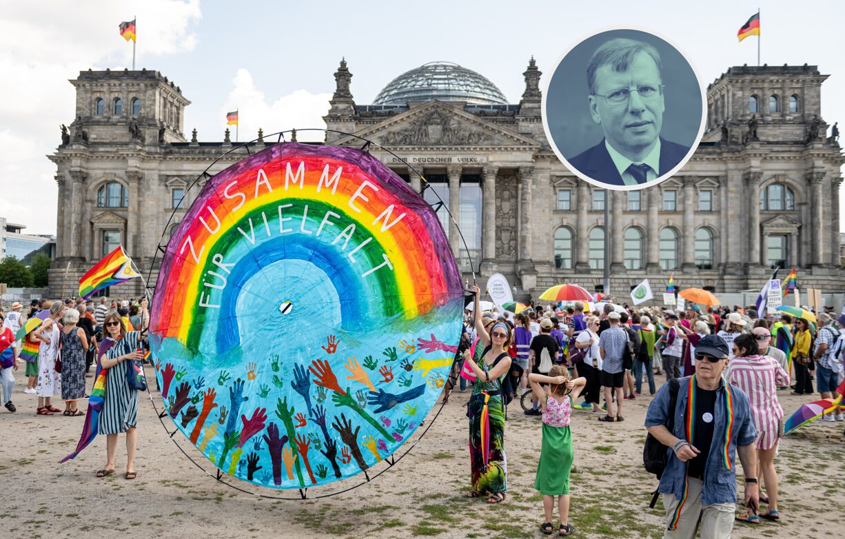 "Vielfaltsdemonstration" vor dem Reichstagsgebäude: Die Bundesrepublik ist zum Ideologiestaat geworden.