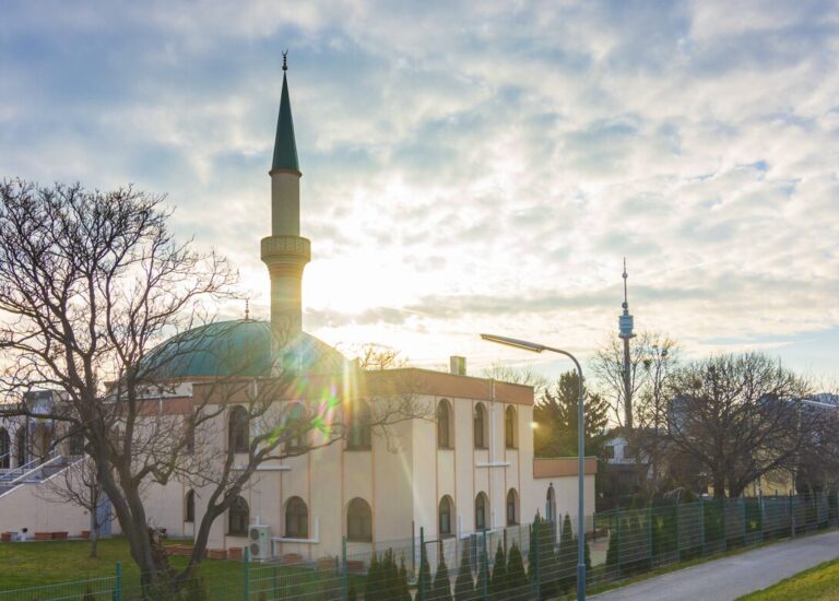 Eine islamische Moschee im Wiener Bezirk Floridsdorf. Foto: IMAGO / Volker Preußer