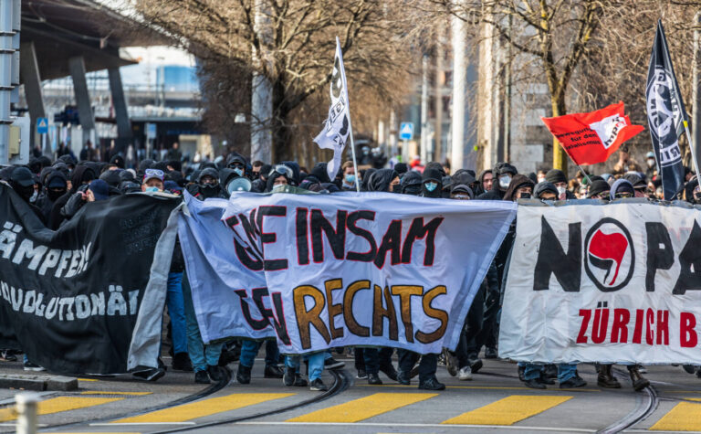 Linksextreme drohen der Oberschicht mit Gewalt. Foto: IMAGO / dieBildmanufaktur
