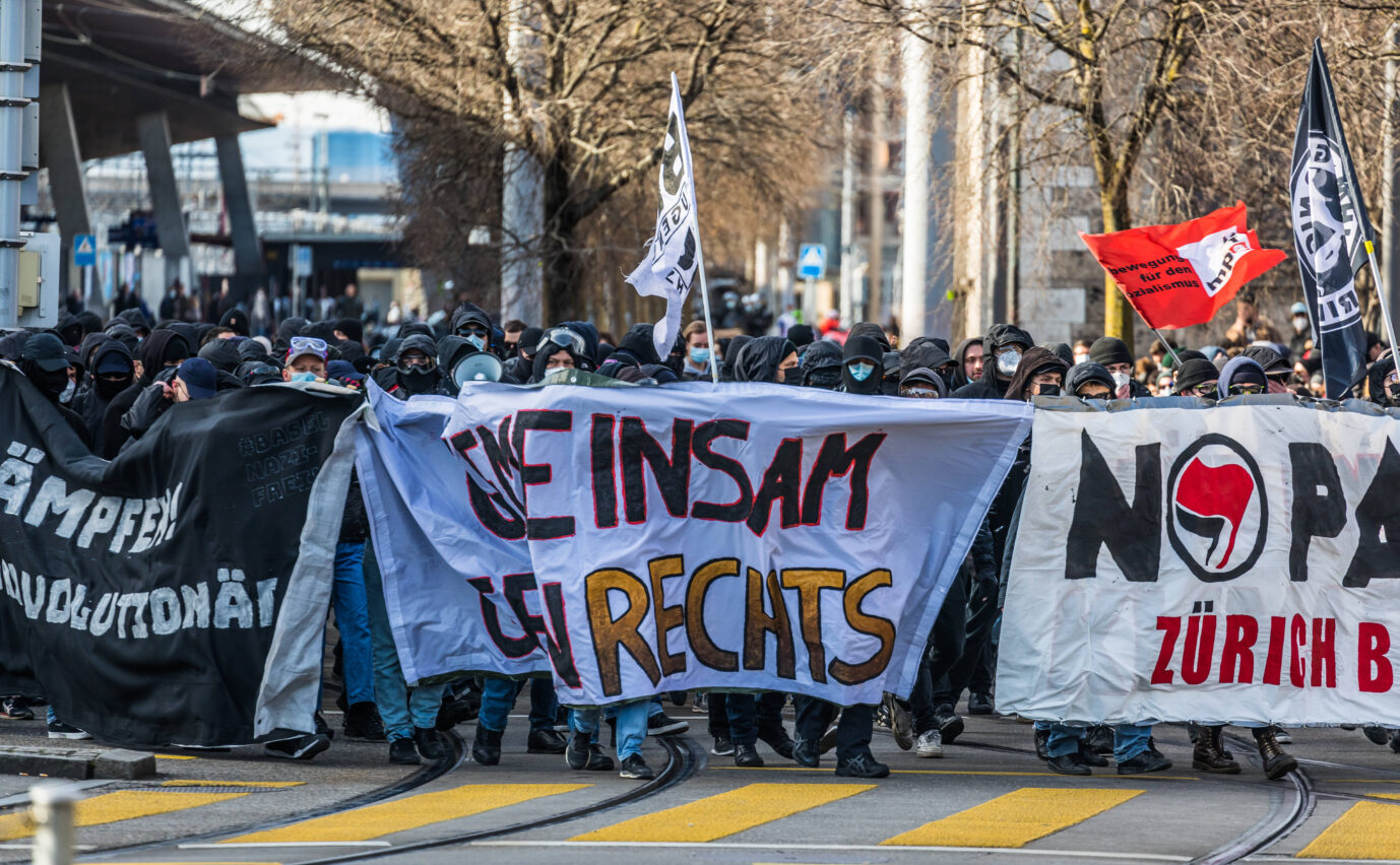 Linksextreme drohen der Oberschicht mit Gewalt. Foto: IMAGO / dieBildmanufaktur