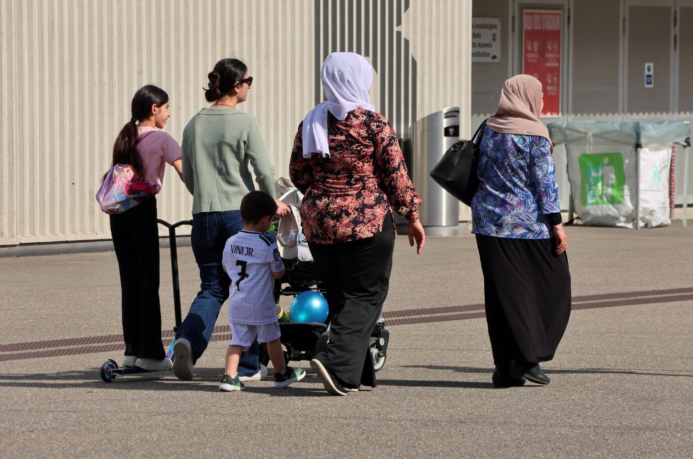 Kinderreiche Migrantenfamilien sind keine Seltenheit. Vor allem junge Syrerinnen bringen in Österreich besonders viele Kinder zur Welt. Symbolbild: IMAGO / Geisser