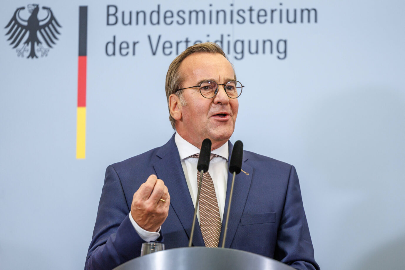 Bundesverteidigungsminister Boris Pistorius (SPD): „Eine starke Armee ist das effektivste Mittel, um Kriege zu verhindern.“ Am Mittwoch stellte er gemeinsam mit dem Bundeskanzler Friedrich Merz den Entwurf des Gesetzes zum neuen Wehrdienst vor. (Themenbild/Porträt)