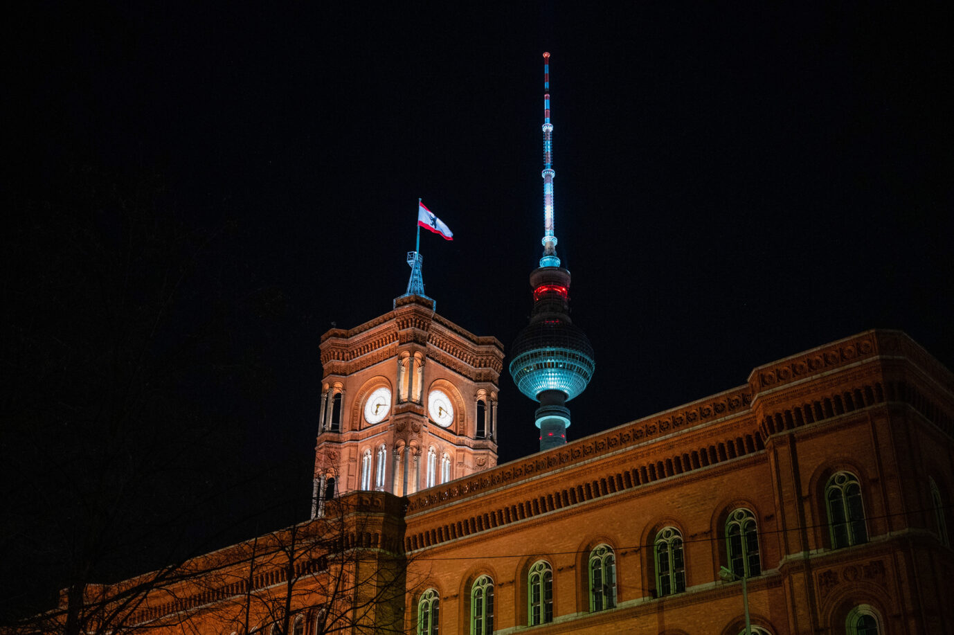 Rotes Rathaus in Berlin: Hier bekamen die Türken Hilfe. Fotos: IMAGO / Bihlmayerfotografie / IMAGO / Joko