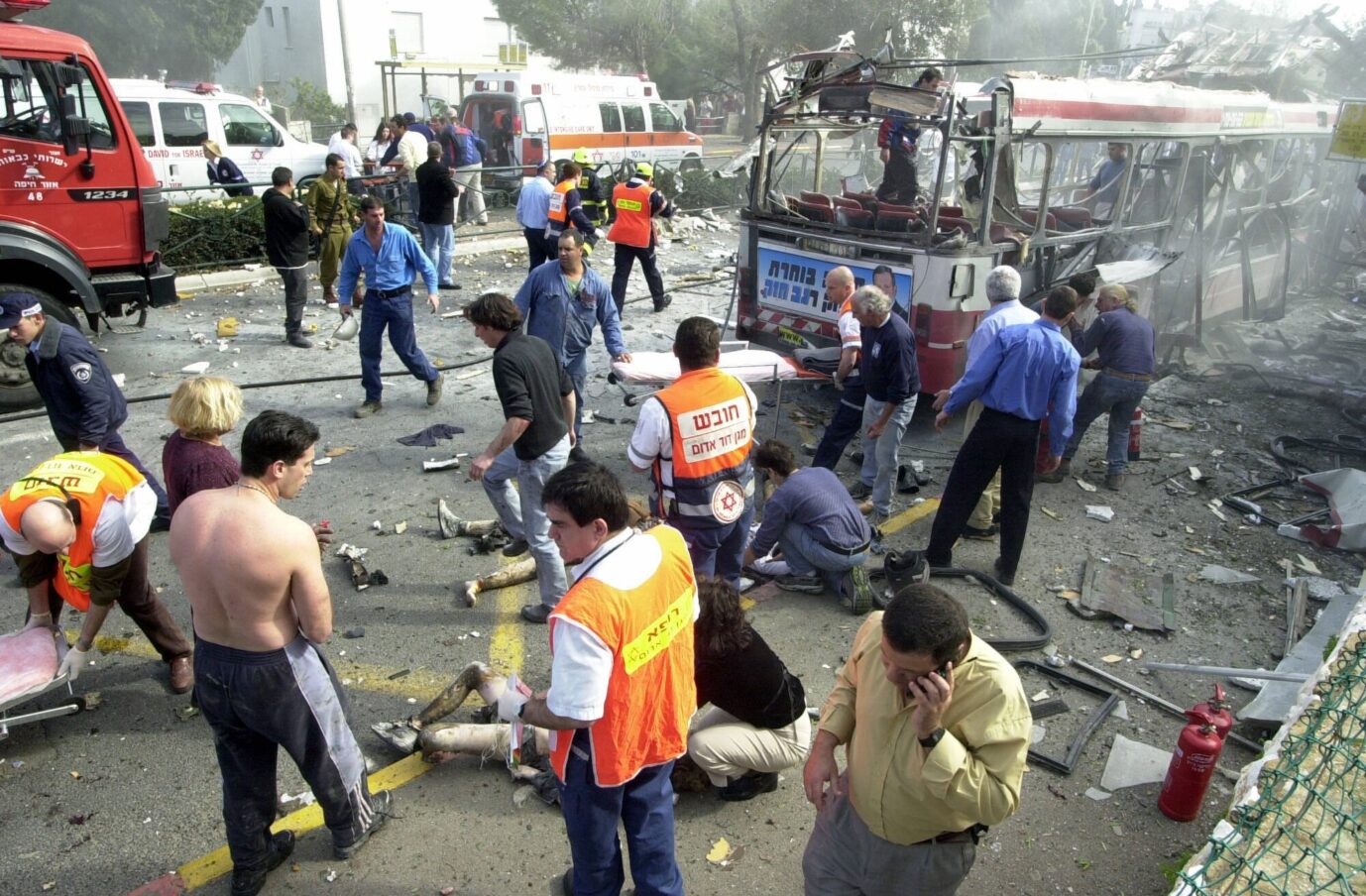 Szene eines Anschlags in Haifa im Jahr 2003: Die Israelis mußten während der Intifada jederzeit mit dem Terror rechnen.