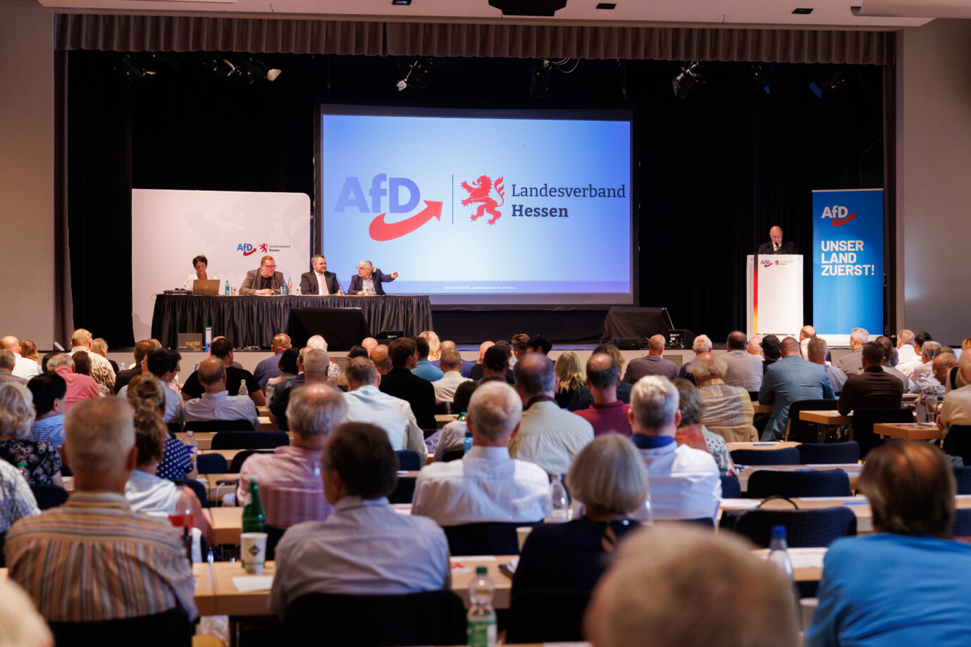 Bericht des Rechnungsprüfers beim Landesparteitag der AfD Hessen. Der Parteitag der AfD Hessen findet vor der Aufstellungsversammlung für die Bundestagswahl statt.