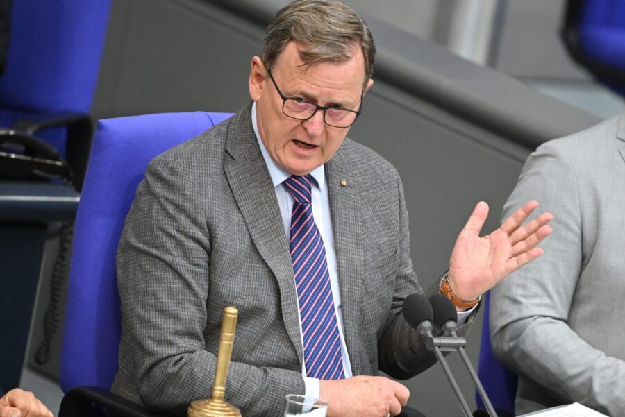 Bundestagsvizepräsident Bodo Ramelow leitet eine Sitzung.