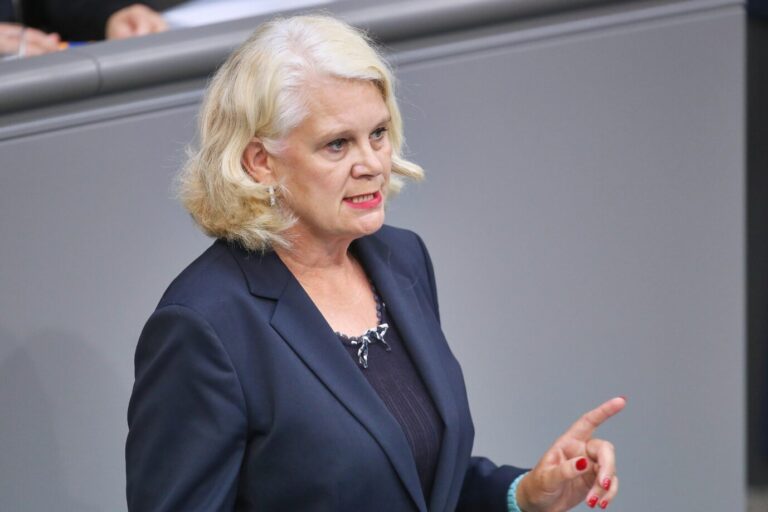 CDU-Bundestagsabgeordnete Saskia Ludwig: „Von Kaufhold und Spinner haben wir nicht einmal einen Lebenslauf bekommen.“ (Themenbild)