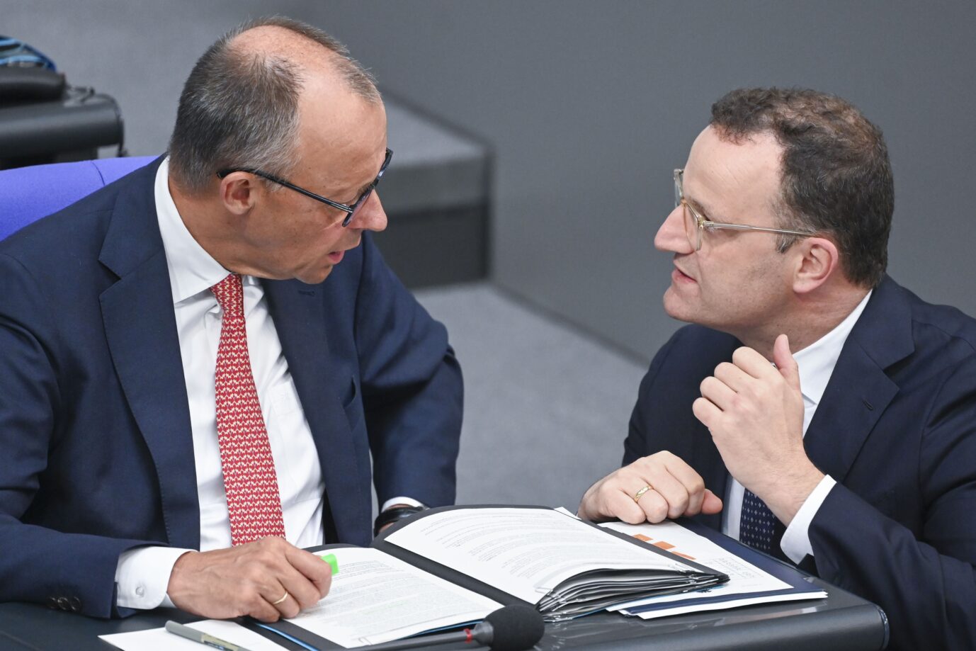 Kein „Herbst der Reformen“ mehr: Bundeskanzler Friedrich Merz (links) mit Fraktionschef Jens Spahn (beide CDU).