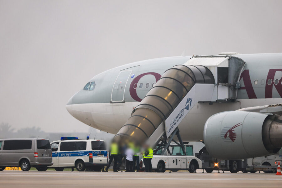 Ein Abschiebeflug mit 81 Straftätern nach Afghanistan im Juli 2025: Erst der zweite seit der Taliban-Machtübernahme. (Themenbild)