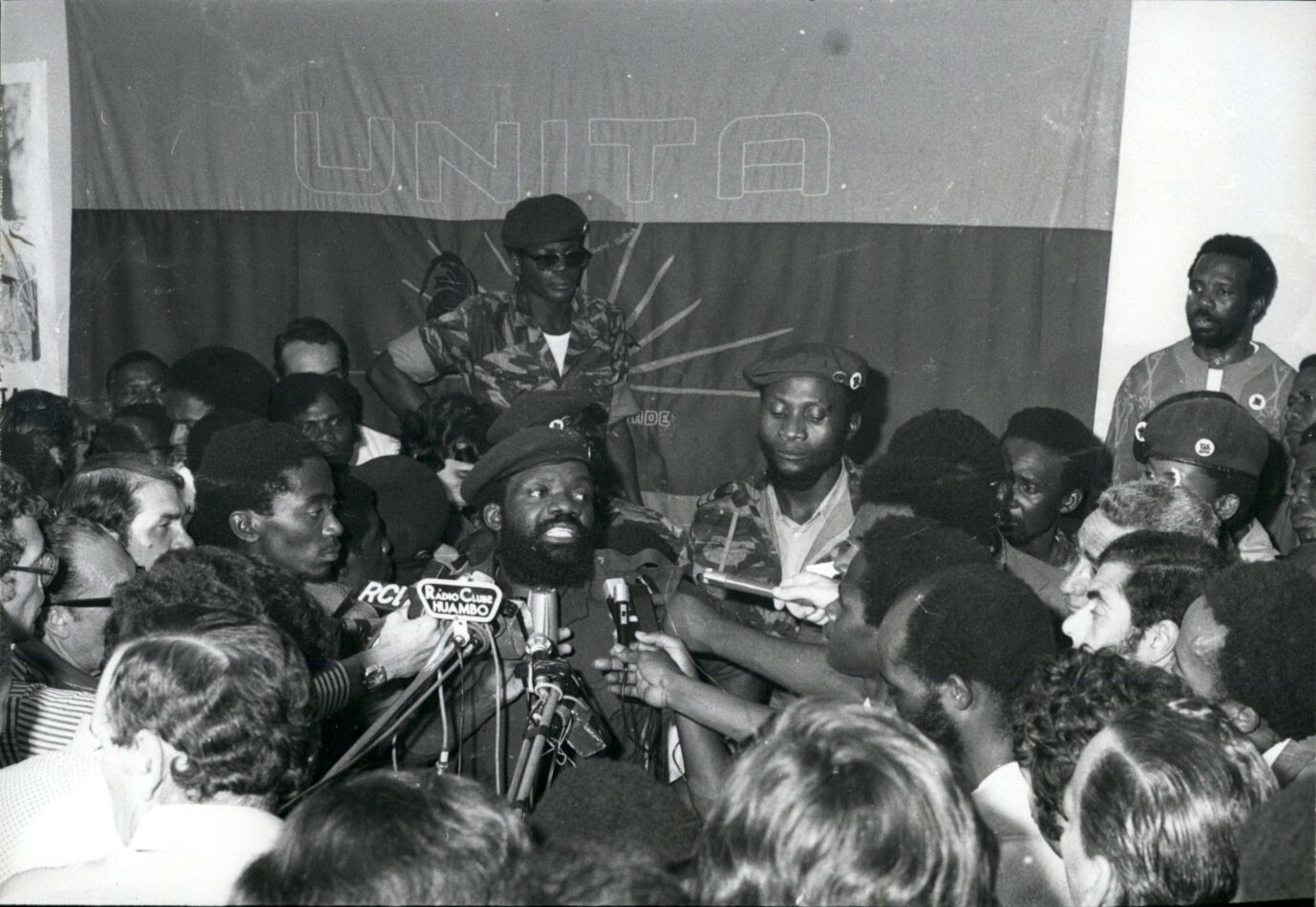 Grund für die Remigration: Nach dem Ende von Portugals Kolonialherrschaft über Angola setzt nach der Machtübernahme durch Marxisten eine Fluchtwelle nach Portugal ein.