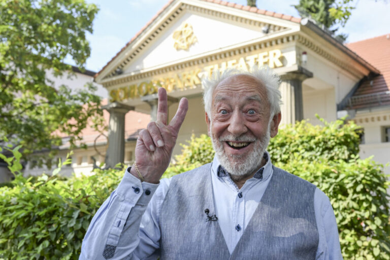 Auch mit 90 Jahren hat Dieter Hallervorden noch keine Lust, kürzer zu treten.