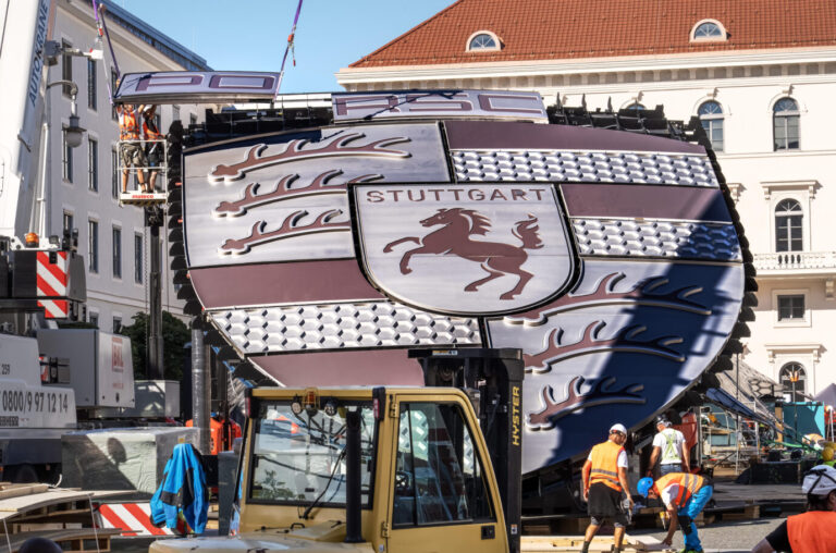 Am Mittwoch ließ Porsche seinen Pavillon für die IAA Mobility 2025 in München aufbauen.
