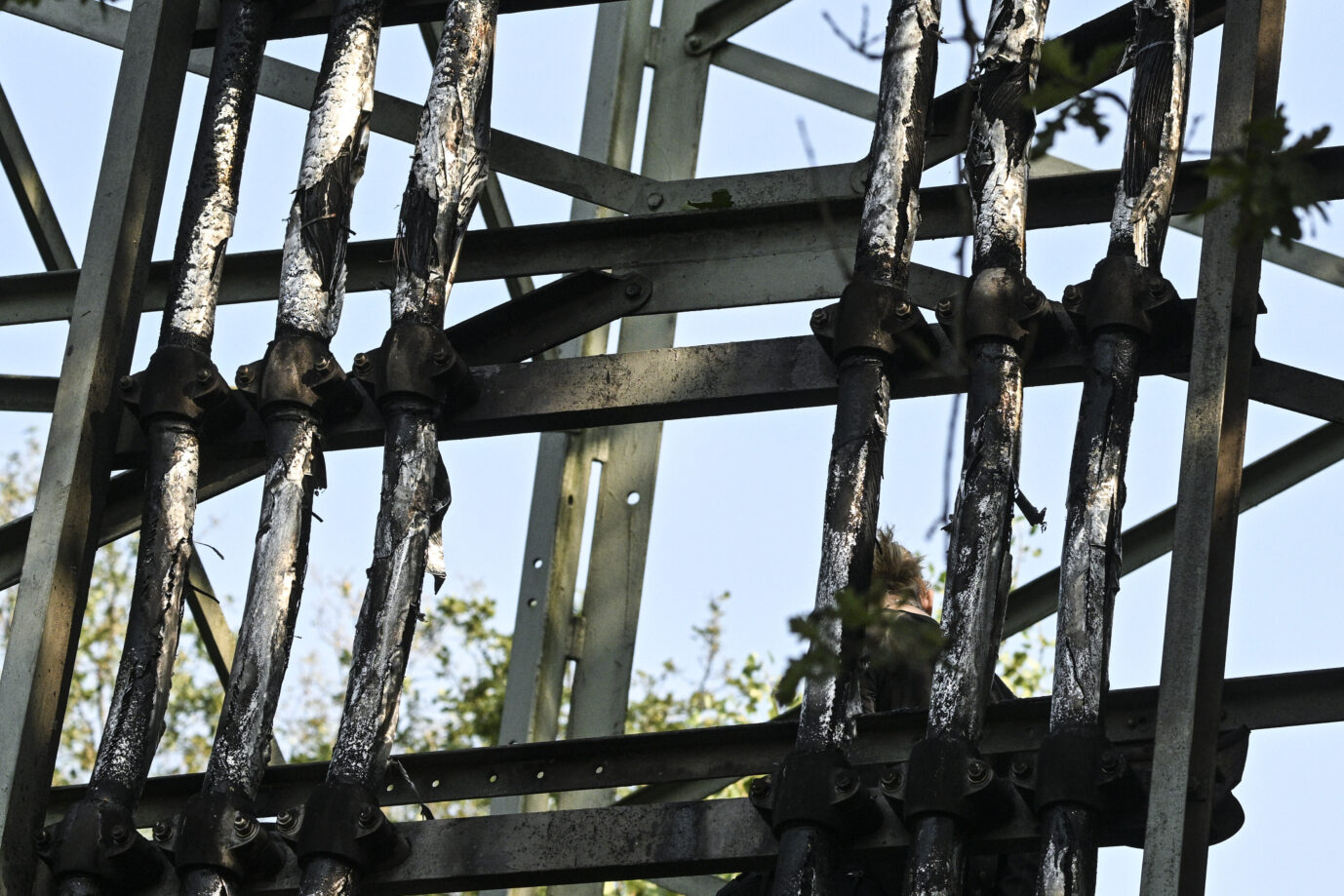 Verkohlte Stromkabel zeugen vom Anschlag auf die Energieversorgung im Südosten von Berlin.