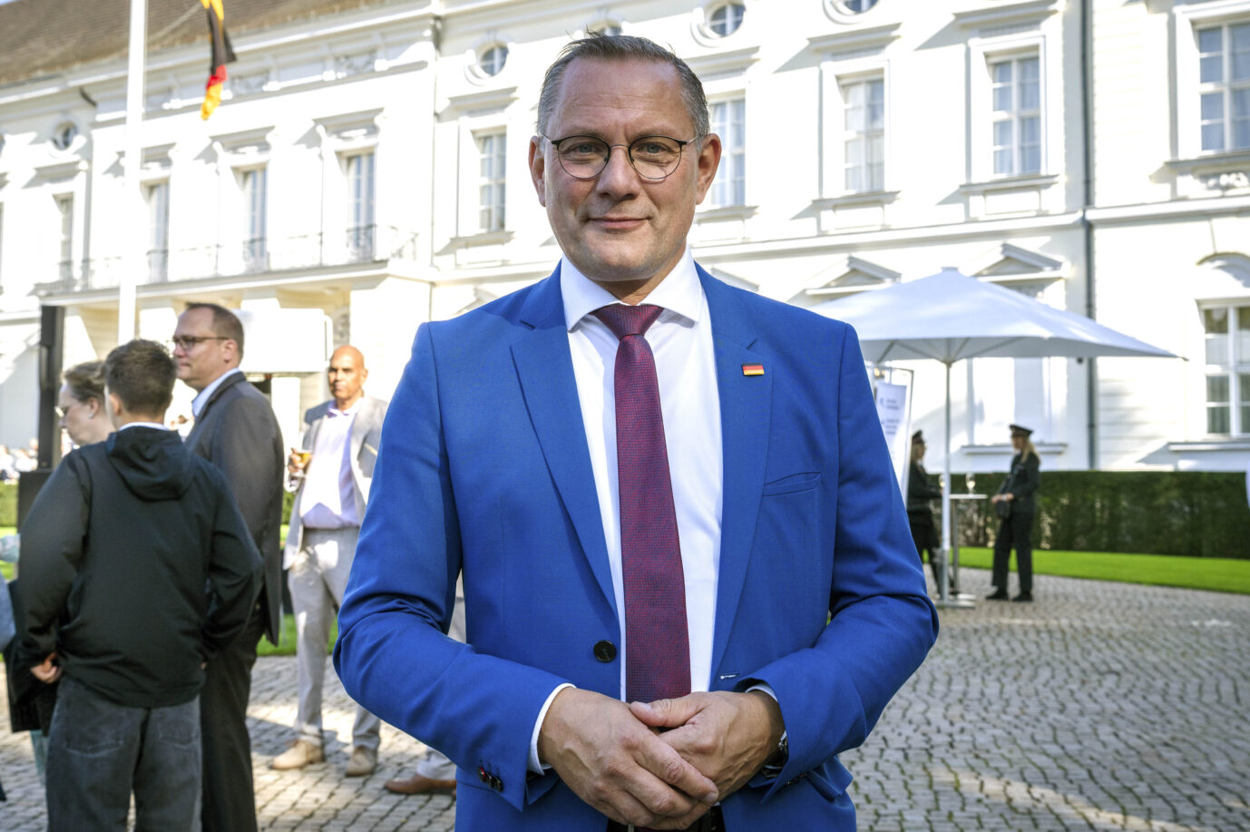 Volkspartei? AfD-Chef Tino Chrupalla vor dem Schloß Bellevue, beim Bürgerfest des Bundespräsidenten am 12. September.