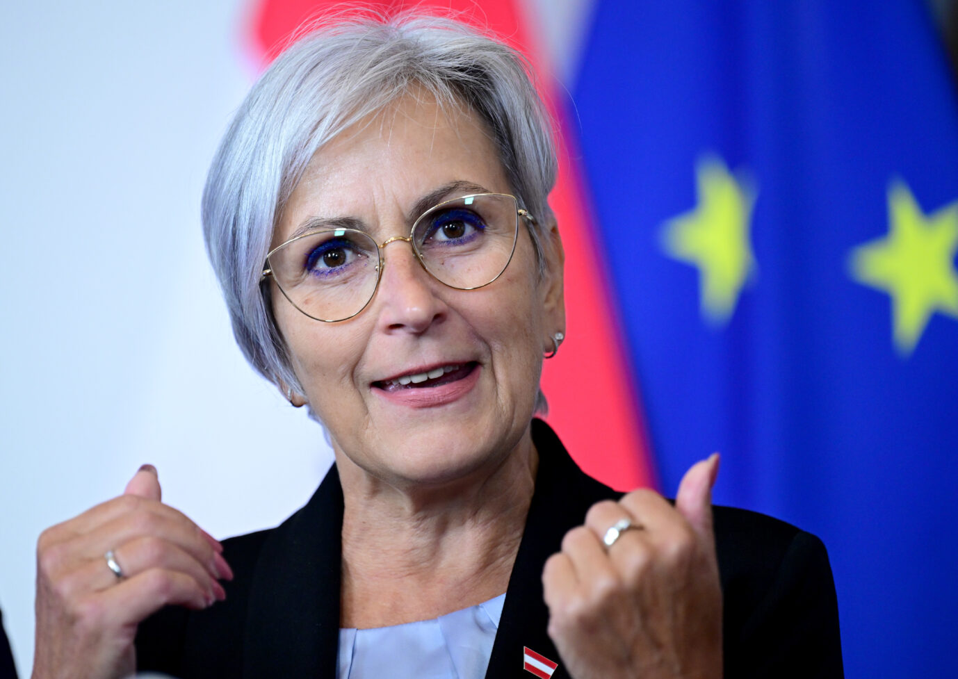 Will die Antifa nicht als Terror-Organisation einstufen: SPÖ-Justizministerin Anna Sporrer. Foto: picture alliance / ROLAND SCHLAGER / APA /