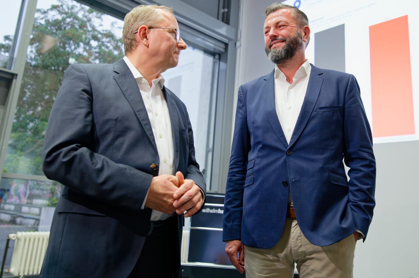 So sehen „Wahlsieger“ aus: Klaus Blettner (CDU) und Jens Peter Gotter (SPD) gehen in die Stichwahl um den Ludwigshafener Oberbürgermeister-Posten.