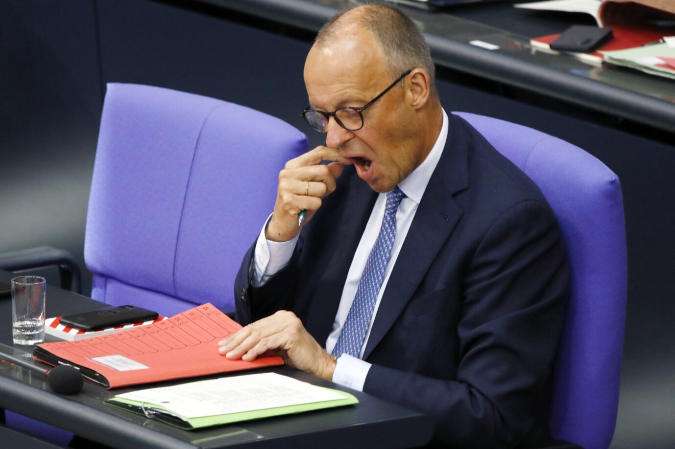 Kaum noch Hoffnung der Wähler auf eine Wende zum Besseren: Bundeskanzler Friedrich Merz gestern im Bundestag.