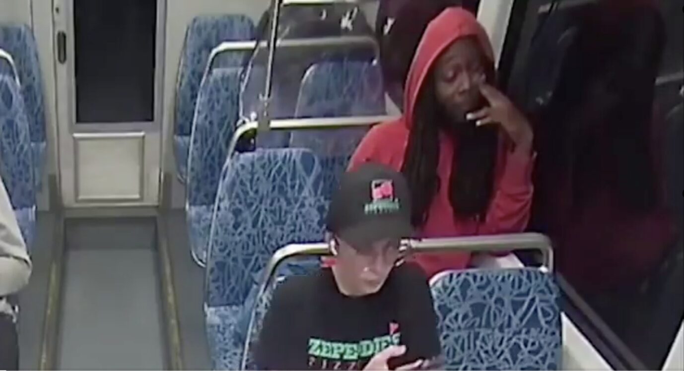 Aufnahmen der Überwachungskamera zeigen den Messerangriff auf die junge Ukrainerin Foto: Charlotte Area Transit System / JF-Screenshot
