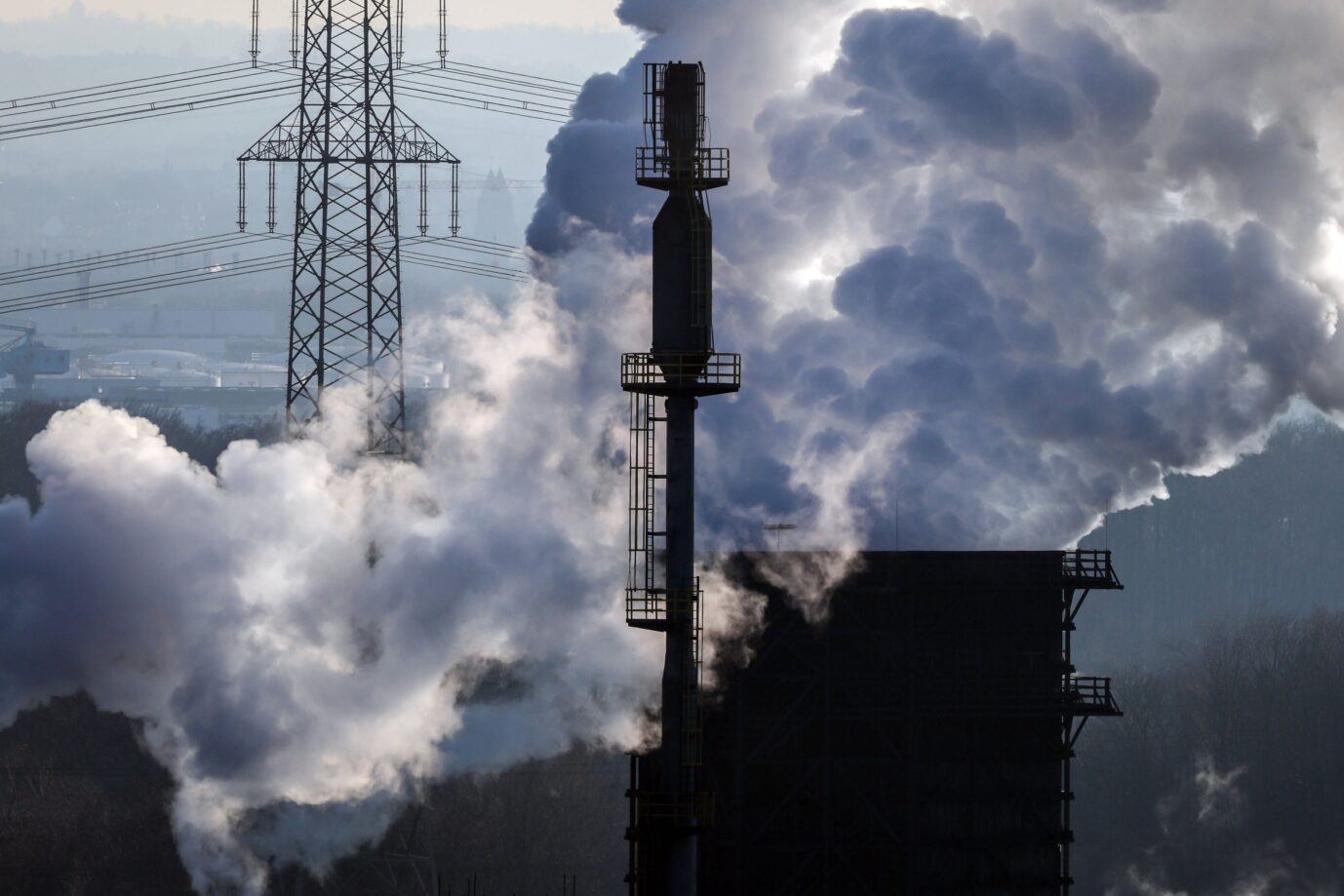 Das Bild zeigt die Kokerei Prosper in Nordrhein-Westfalen. Eine aktuelle Studie aus den USA legt nahe, daß CO2 möglicherweise weniger schädlich ist als gedacht.