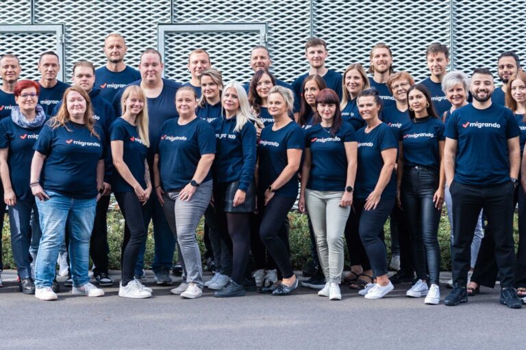 Das Bild zeigt das Team der Einbürgerungs-Anwaltskanzlei Migrando.
