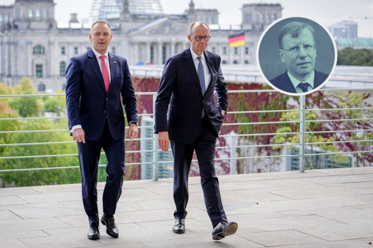 Karol Nawrocki (l), Präsident von Polen, wird bei seinem Antrittsbesuch in Deutschland von Bundeskanzler Friedrich Merz (CDU) im Bundeskanzleramt zu einem Gespräch empfangen. Im Hintergrund ist das Reichstagsgebäude zu sehen. Nawrocki forderte erneut Reparationen.