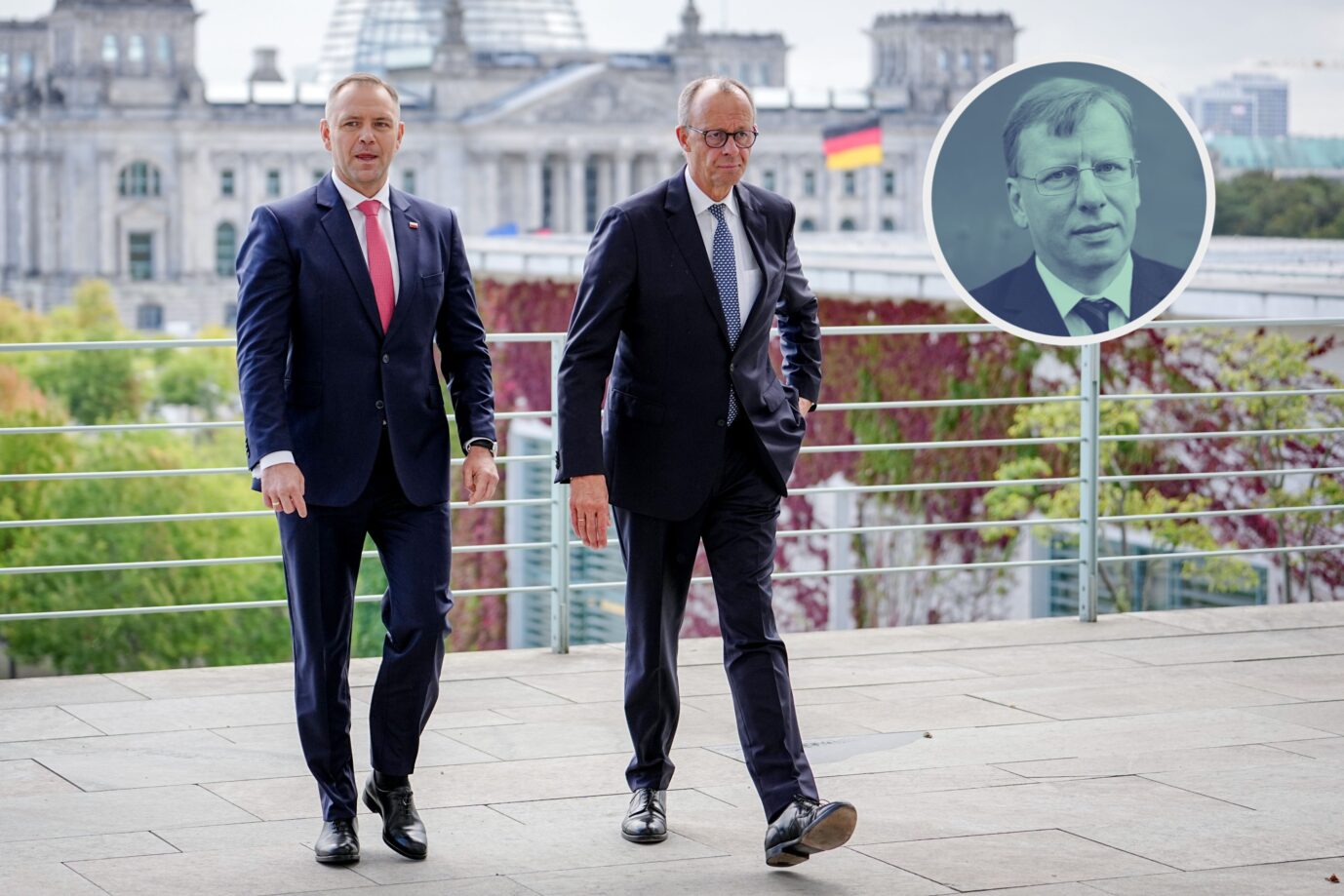 Karol Nawrocki (l), Präsident von Polen, wird bei seinem Antrittsbesuch in Deutschland von Bundeskanzler Friedrich Merz (CDU) im Bundeskanzleramt zu einem Gespräch empfangen. Im Hintergrund ist das Reichstagsgebäude zu sehen. Nawrocki forderte erneut Reparationen.